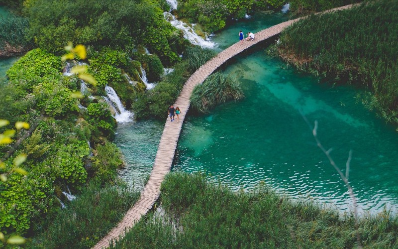 Plitvička jezera su predivno čudo prirode u Hrvatskoj