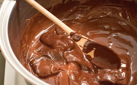 Biskvit s čokoladnom kremom: Slatka jela